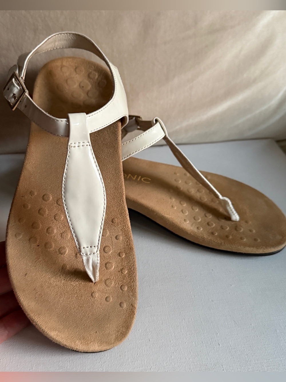 Vionic White Women's White Leather Kirra Strap Thong Sandals Size 6